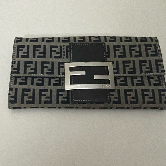 Fendi Wallet - Picture 2 of 9